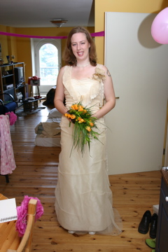 The morning of the wedding day: before the hairdresser