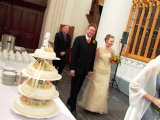 bride & groom pass the tart