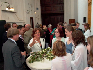 Maaike entertains Willem and the Bridesmaids