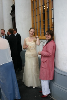 Steffi & Steffi pose, with mixed success